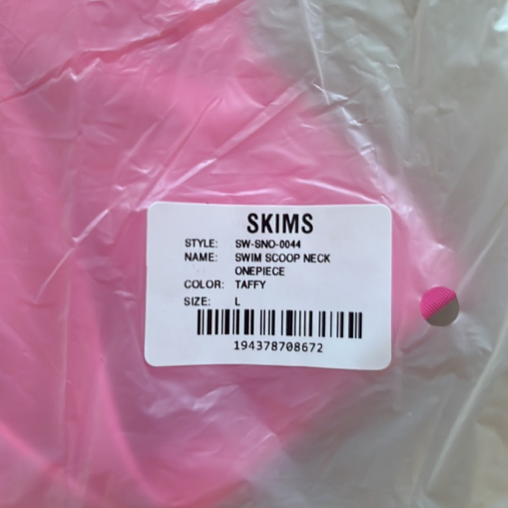 *FINAL CALL* 🆕 SKIMS SWIM Scoop Neck One Piece swimsuit in Taffy - Picture 6 of 6
